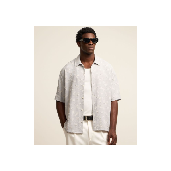 Camisa Boxy em Microfibra com Textura e Estampa de Flores Cinza