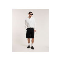 Bermuda em Sarja com Bolso Lateral Preto