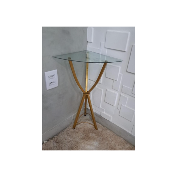 mesa de canto em ferro  dourado com vidro