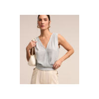 Blusa em Chiffon com Decote Transpassado e Texturas Azul Claro
