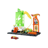 Hot Wheels City, Pista de Brinquedo Super Posto de Gasolina com Carregadores para Veículos Elétricos e 1 Carrinho de Brinquedo em Escala 1:64