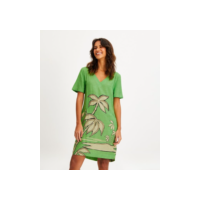 Vestido T-shirt em Viscolinho com Caimento Leve e Estampa Paisagem Tropical Verde