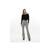Calça Flare em Ponto Roma com Padronagem Xadrez Preto