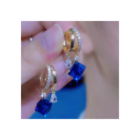 brincos feminino elegantes brincos de cristal azul, novos brincos de orelhas de luxo sofisticados e leves.