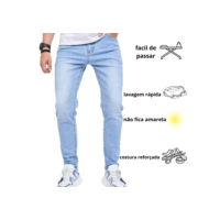 Calça jeans skinny masculina, em denim azul claro, modelo básico slim fit, calça de moda casual