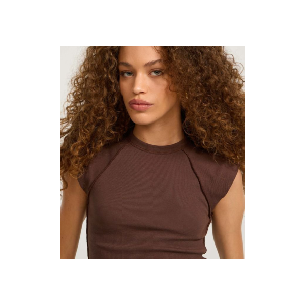 Blusa Regular em Ribana com Detalhe de Costura Marrom