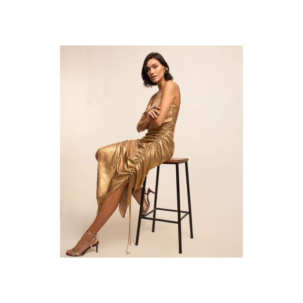Vestido Midi Acetinado com Decote Degage e Franzidos Dourado