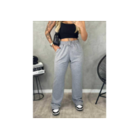 A Calça Pantalona em Moletinho é a escolha perfeita para quem busca uma combinação de tendência e elegância.