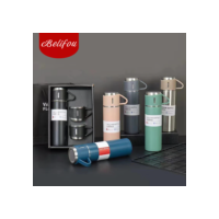 Belifou Kit Garrafa Térmica Vacuum Bottle Inox 500ml + 3 Xícaras Bebidas Fria ou Quente