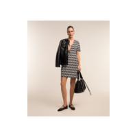 Vestido em Crepe com Zíper nas Costas e Estampa Geométrica Preto/ Branco