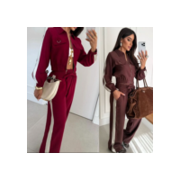 Conjunto Pantalona com Listra Lateral + Jaqueta com Zíper de Metal