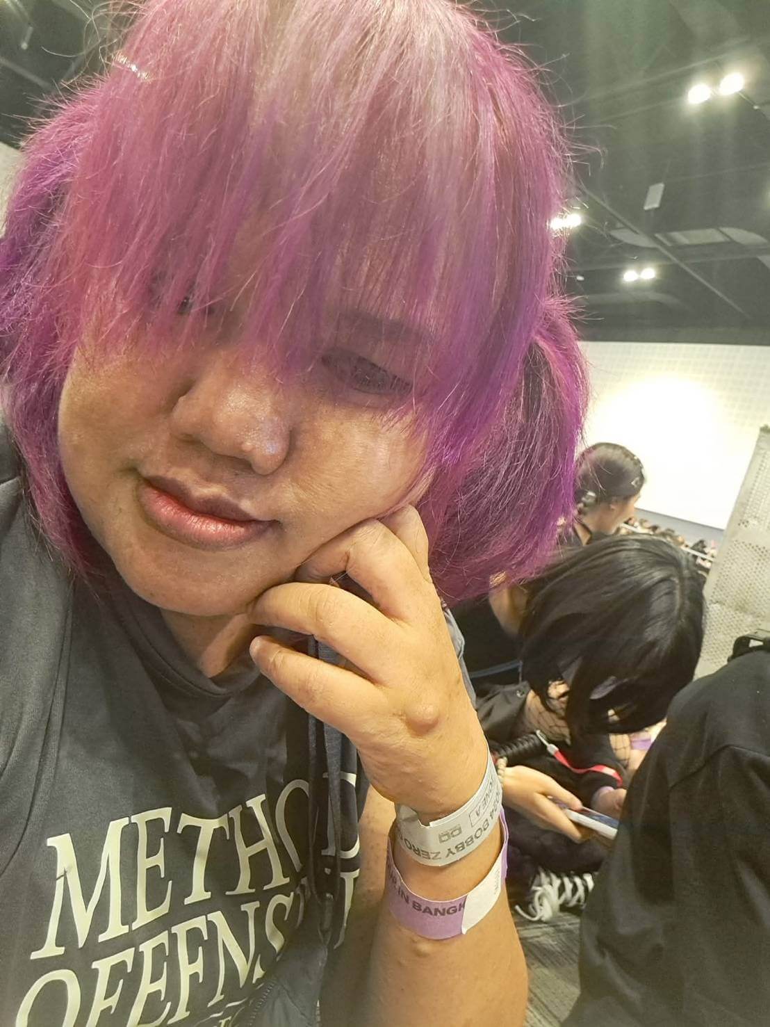 Receptionist Jib, rock music lover