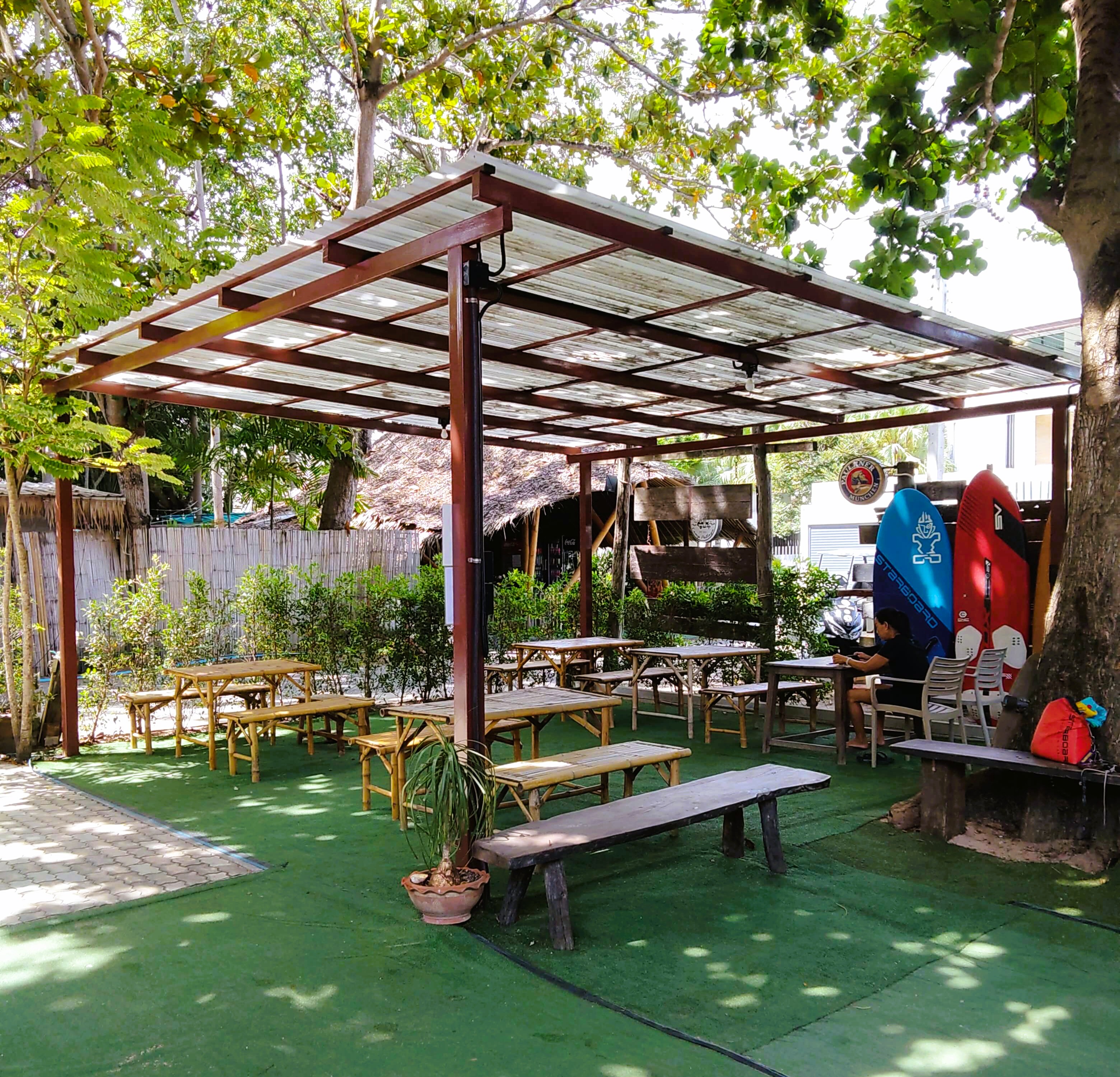 A relaxation area where friends can chat happily