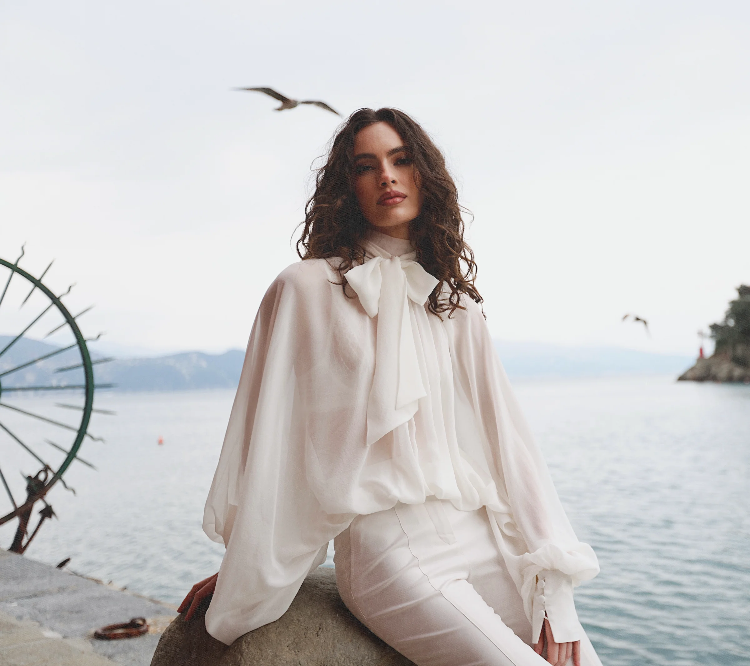 Perla di Liguria is a story told through fabrics and silhouettes