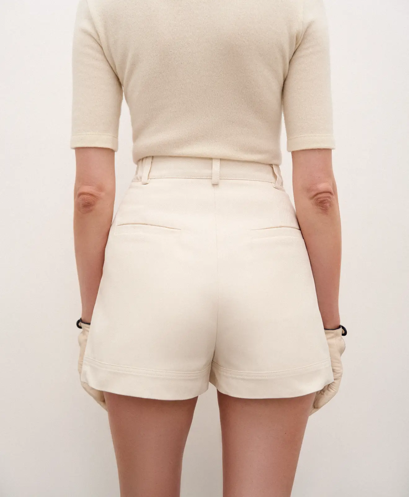 Socialite high-waisted cotton shorts for women in a classic old money style