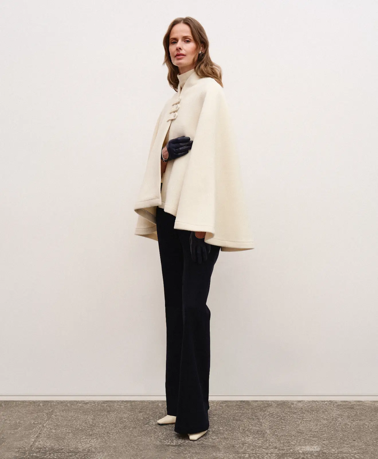 Creamy white wool and cashmere poncho Swan in a classic old money aesthetic