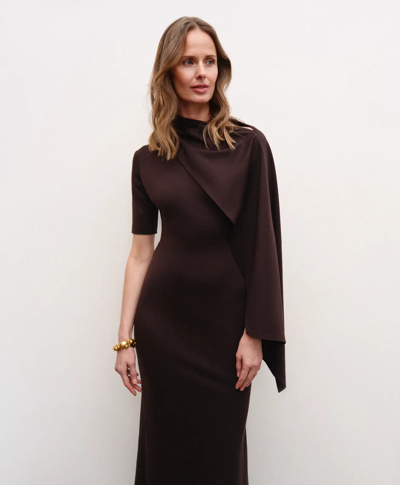 Жіноча сукня Affair шоколадного кольору - класичний силует у стилі Old Money