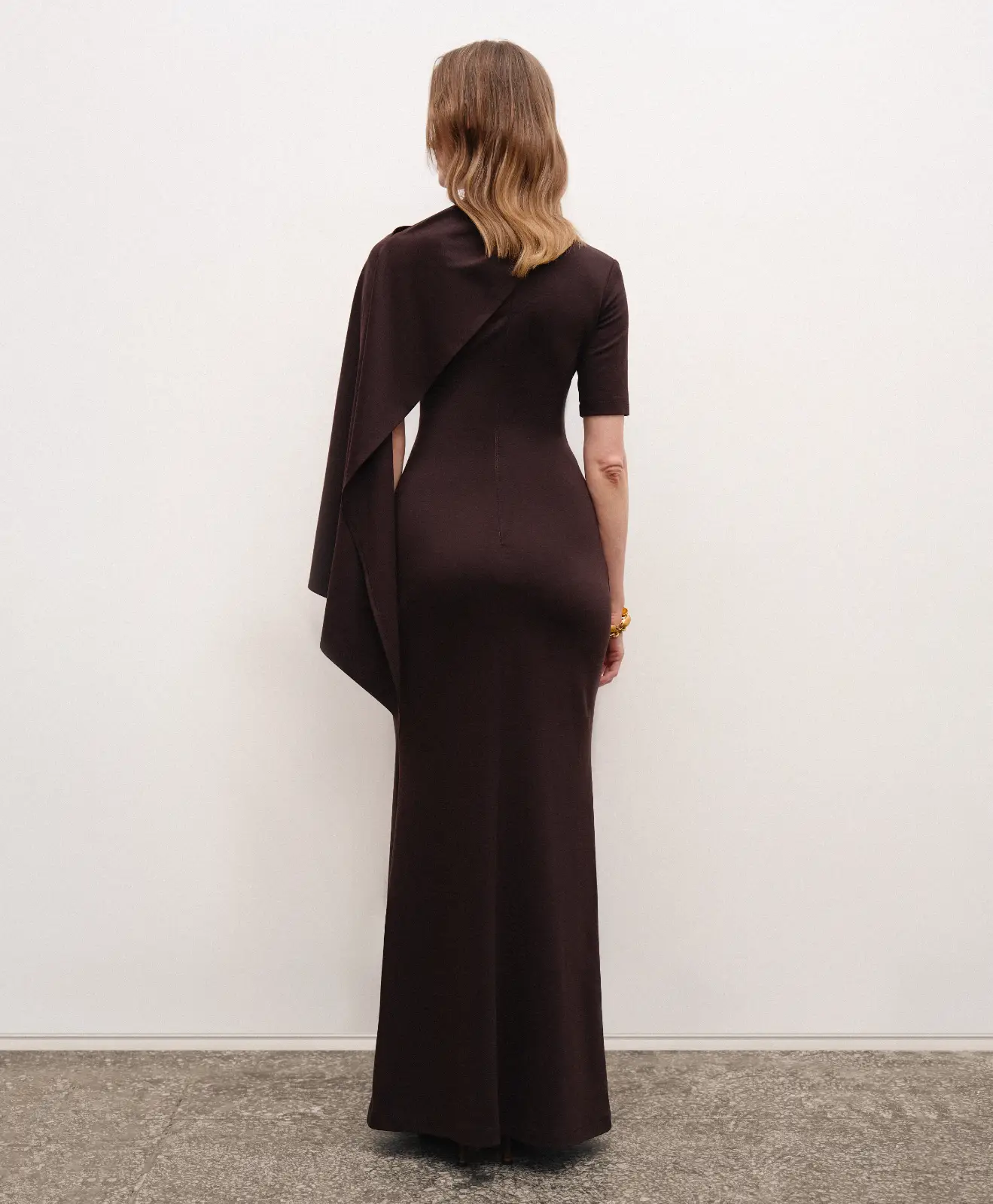 Жіноча сукня Affair шоколадного кольору - класичний силует у стилі Old Money