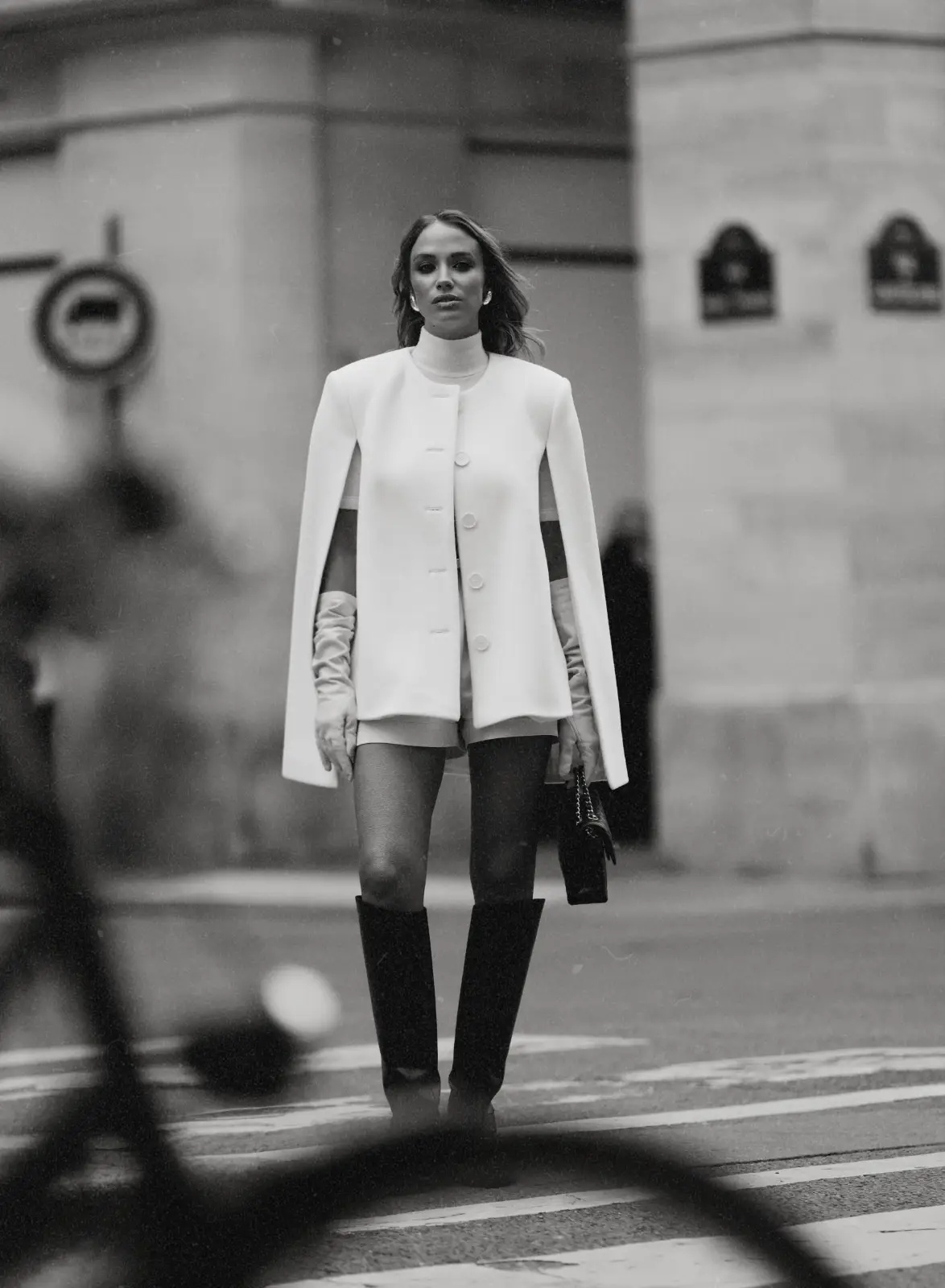 Класичне пончо Swan з вовни й кашеміру молочного кольору в стилі old money