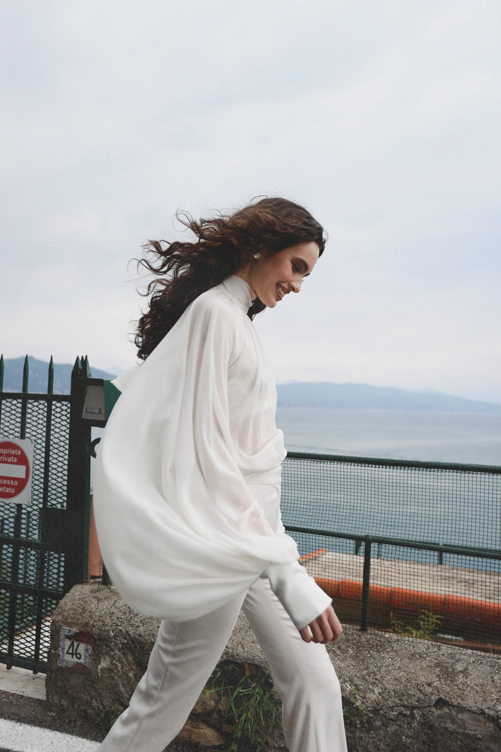 White silk blouse Dolce with voluminous sleeves, a fluid drape and scarf-neck detail