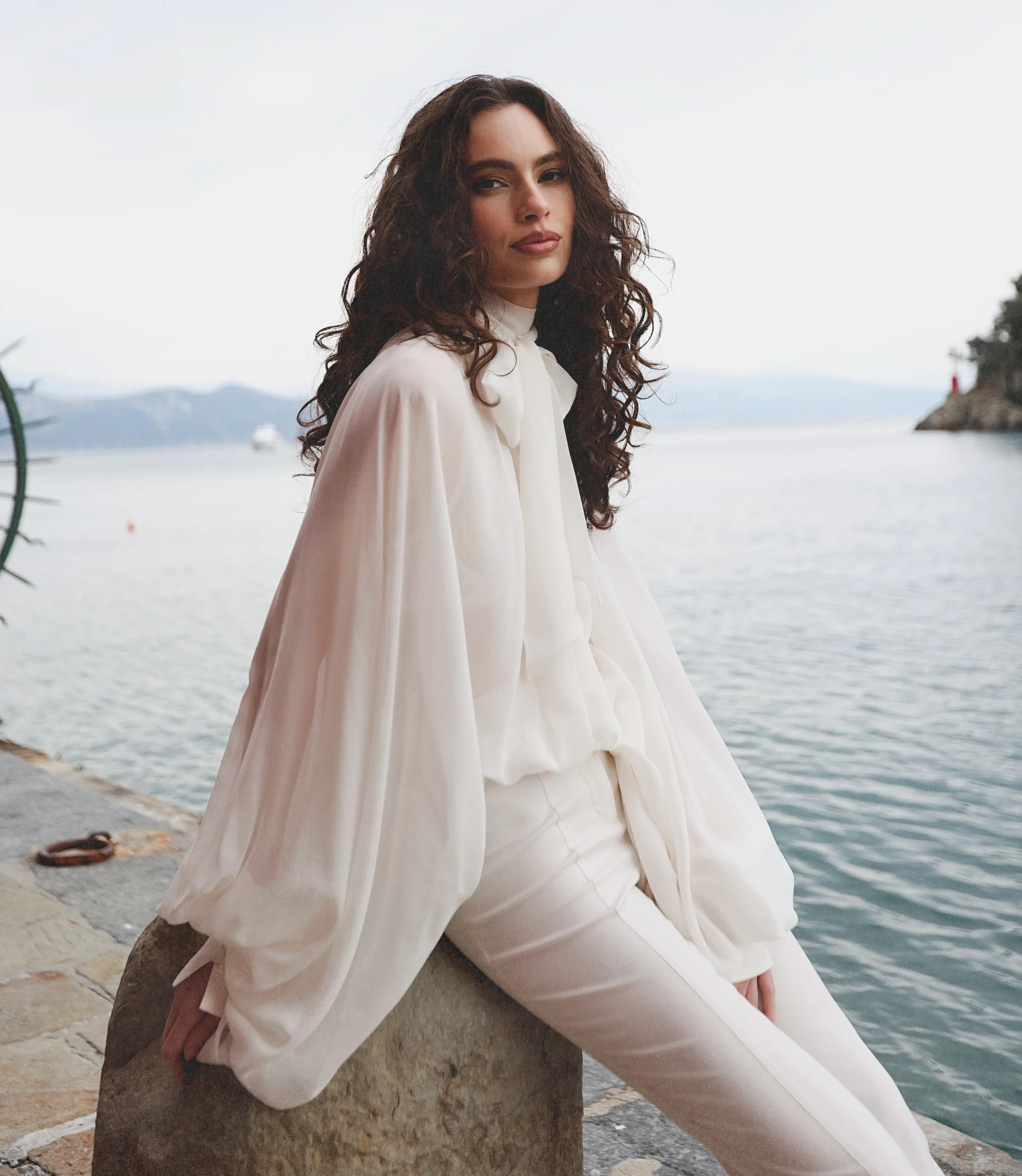 White silk blouse Dolce with voluminous sleeves, a fluid drape and scarf-neck detail