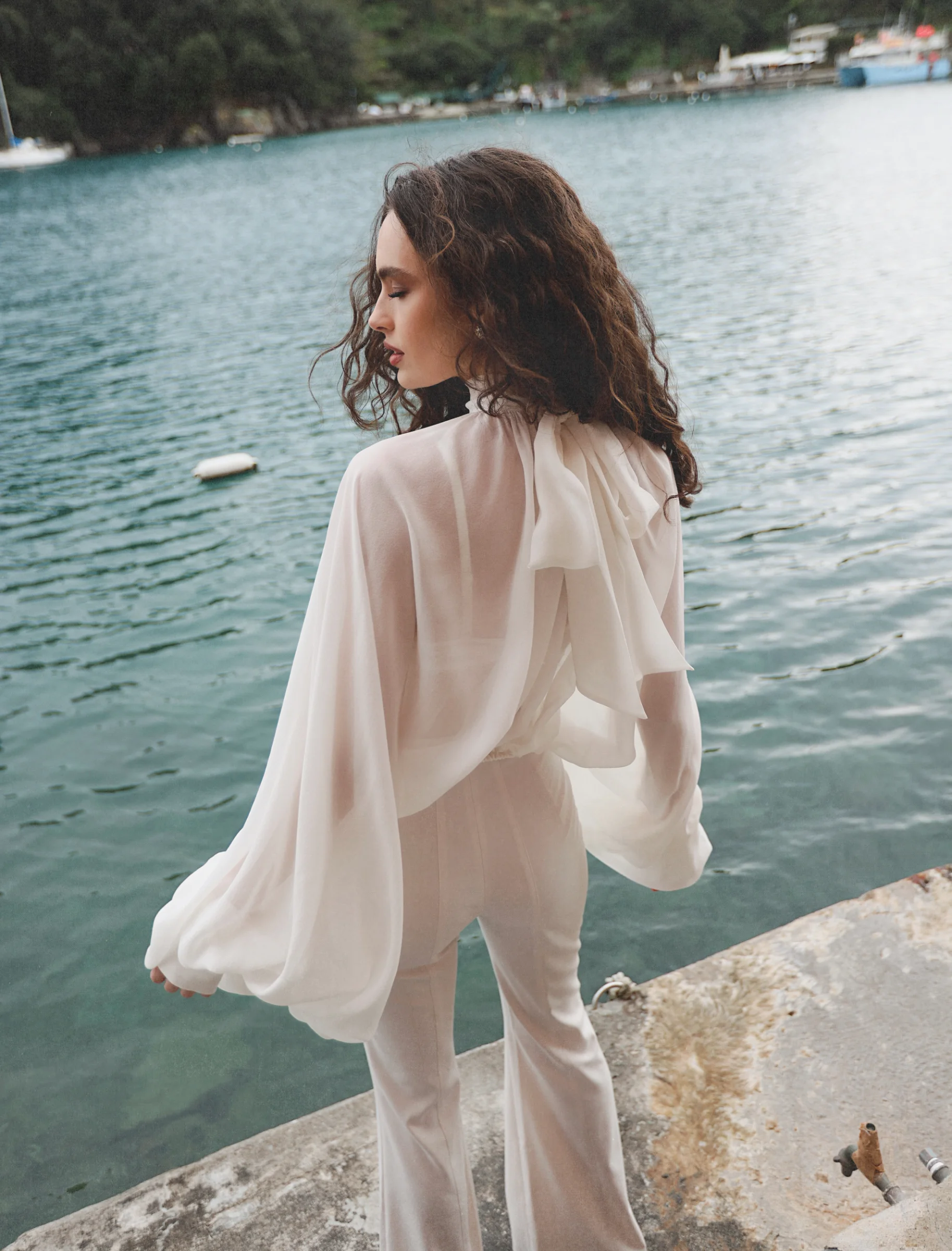 White silk blouse Dolce with voluminous sleeves, a fluid drape and scarf-neck detail