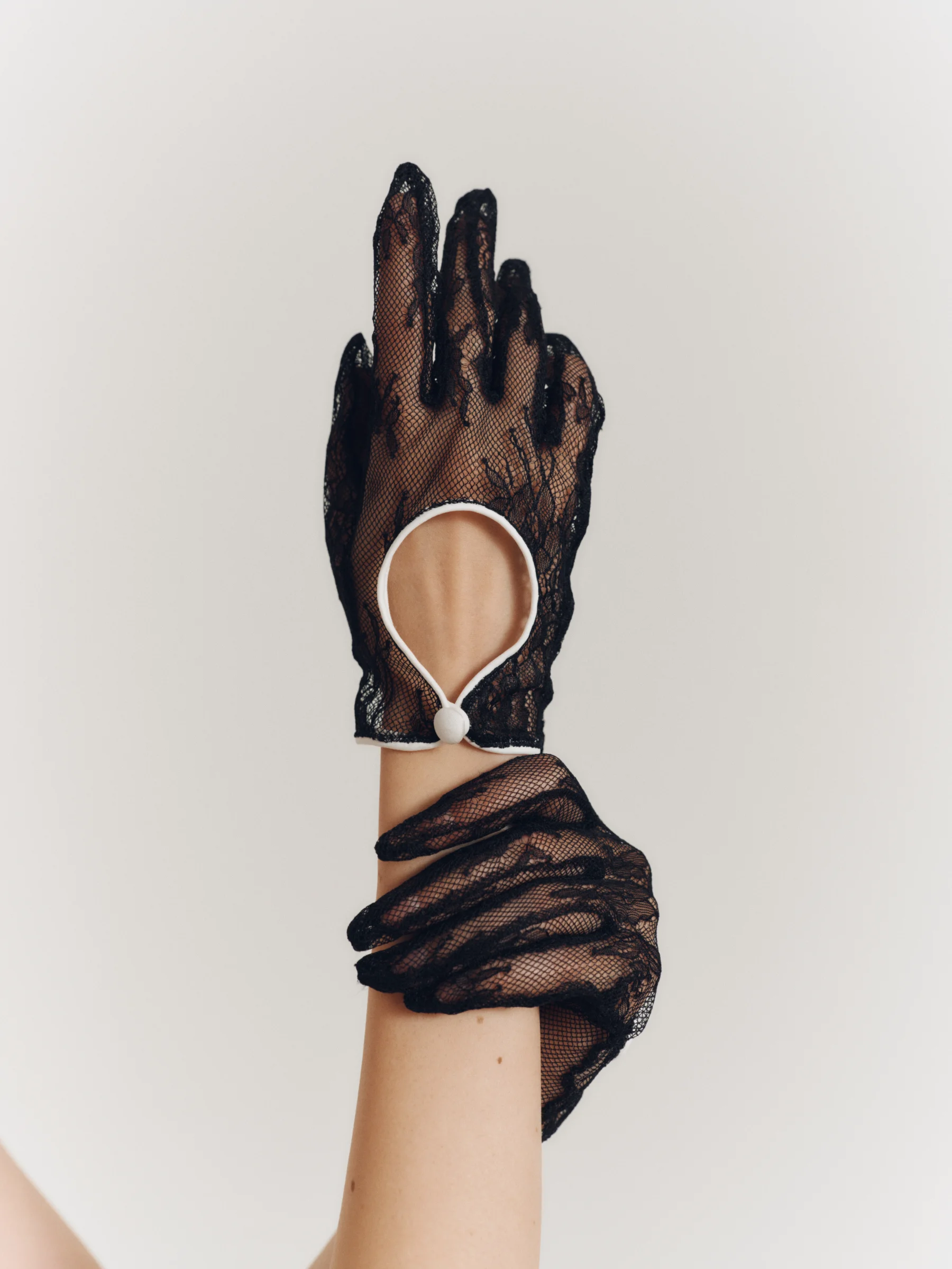 LACE GRAZIA GLOVES BLACK