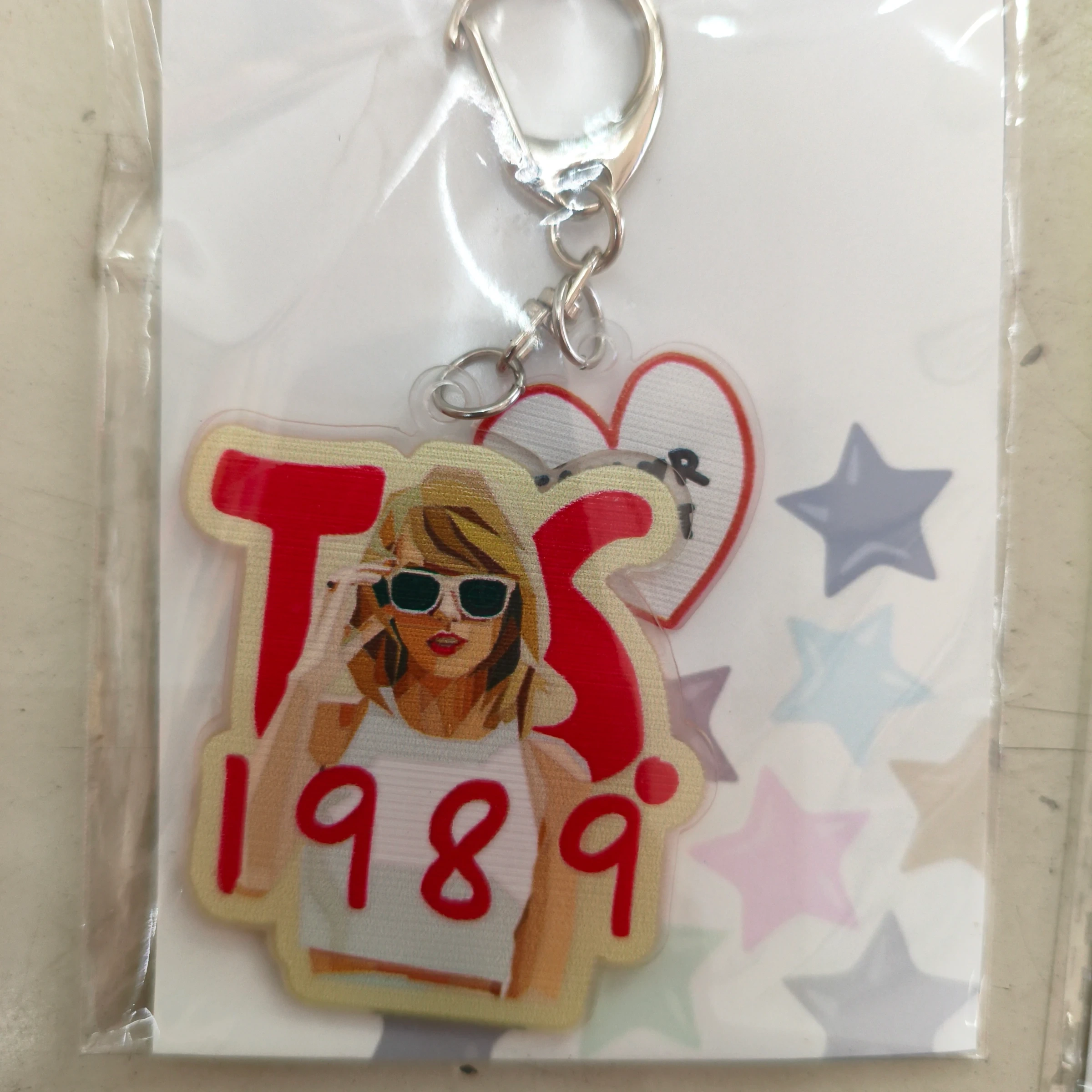 Taylor Swift/ 1989 letras rojas