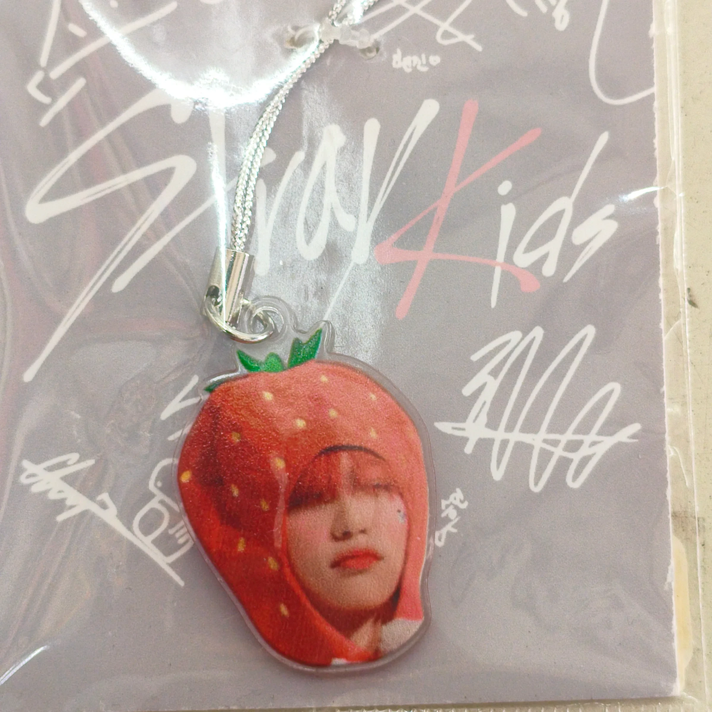 Stray kids/ Felix gorro fresa