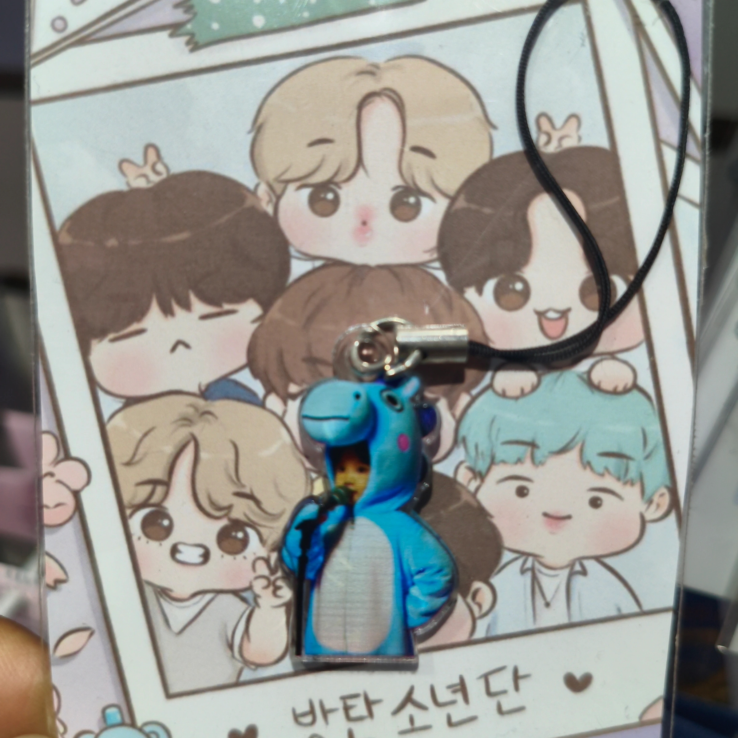 BTS/ j-hope baby con traje de mang