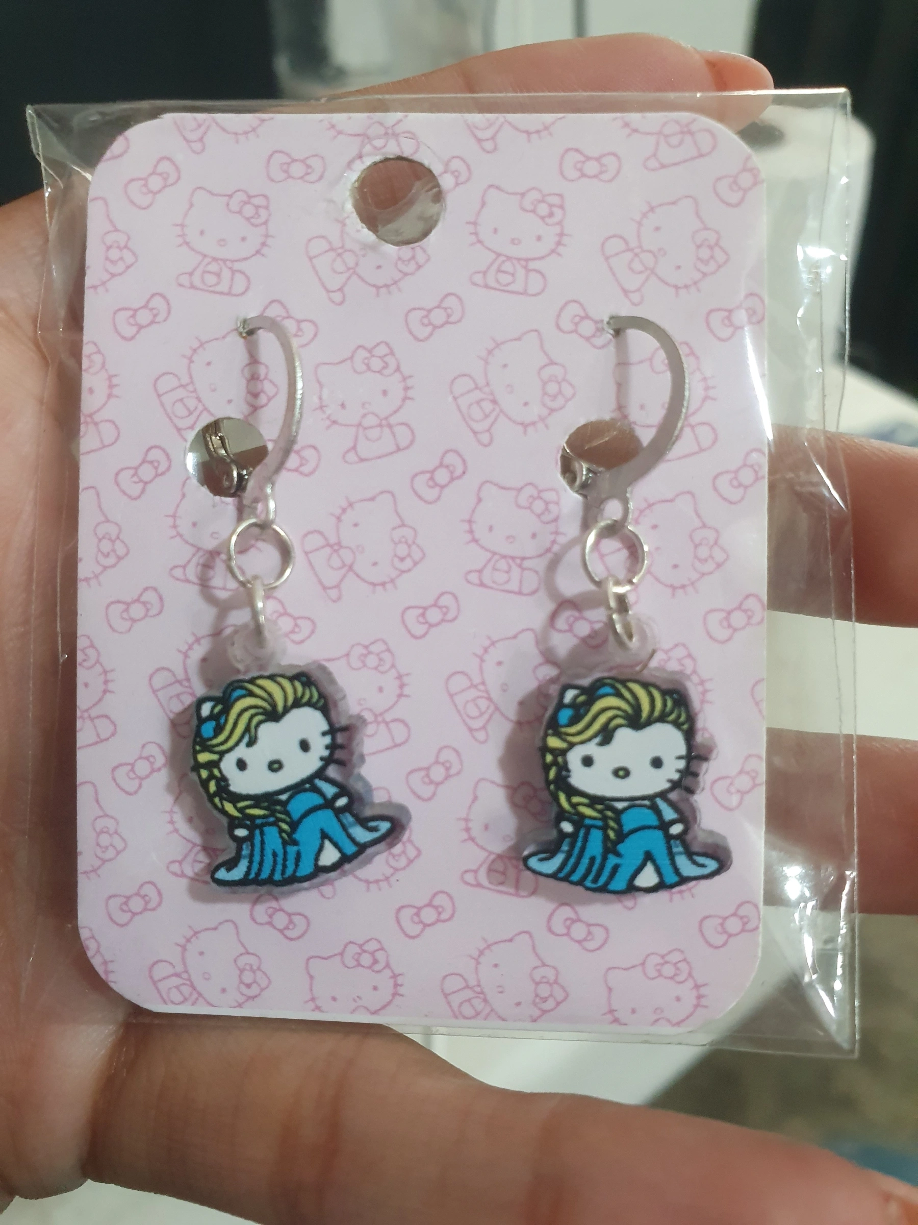 Hello kitty/ Elsa