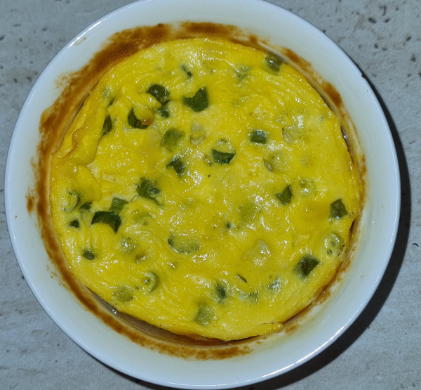 Omletă cu ceapă verde la cuptor