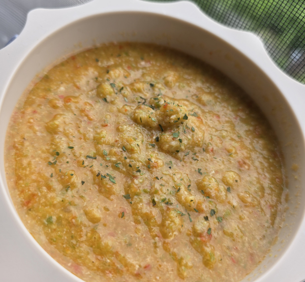 Supă cremă cu Varză de Bruxelles, pui și legume