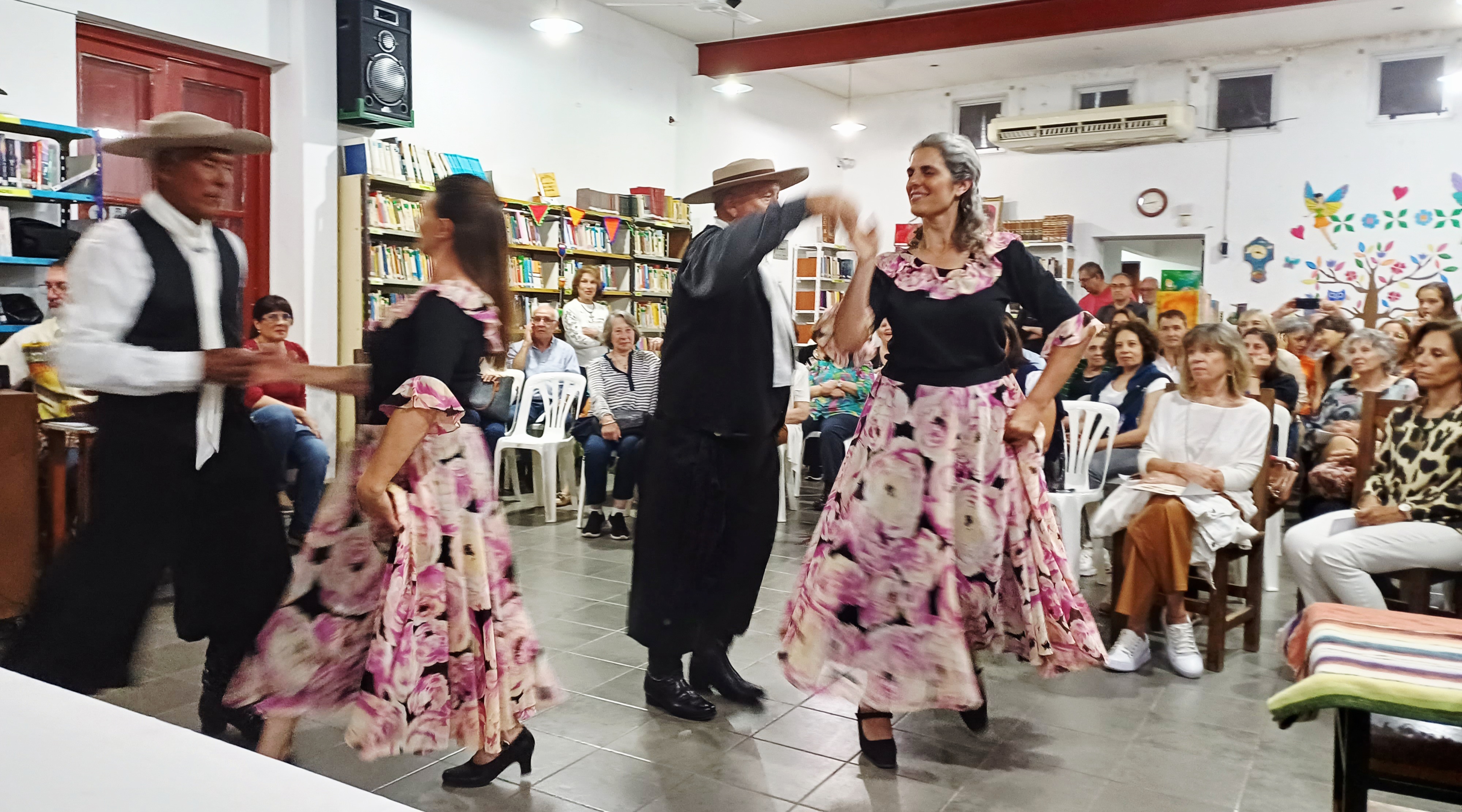 Evento en la Biblioteca Popular Fortunato Zampa en Villa Ramallo. Buenos Aires.