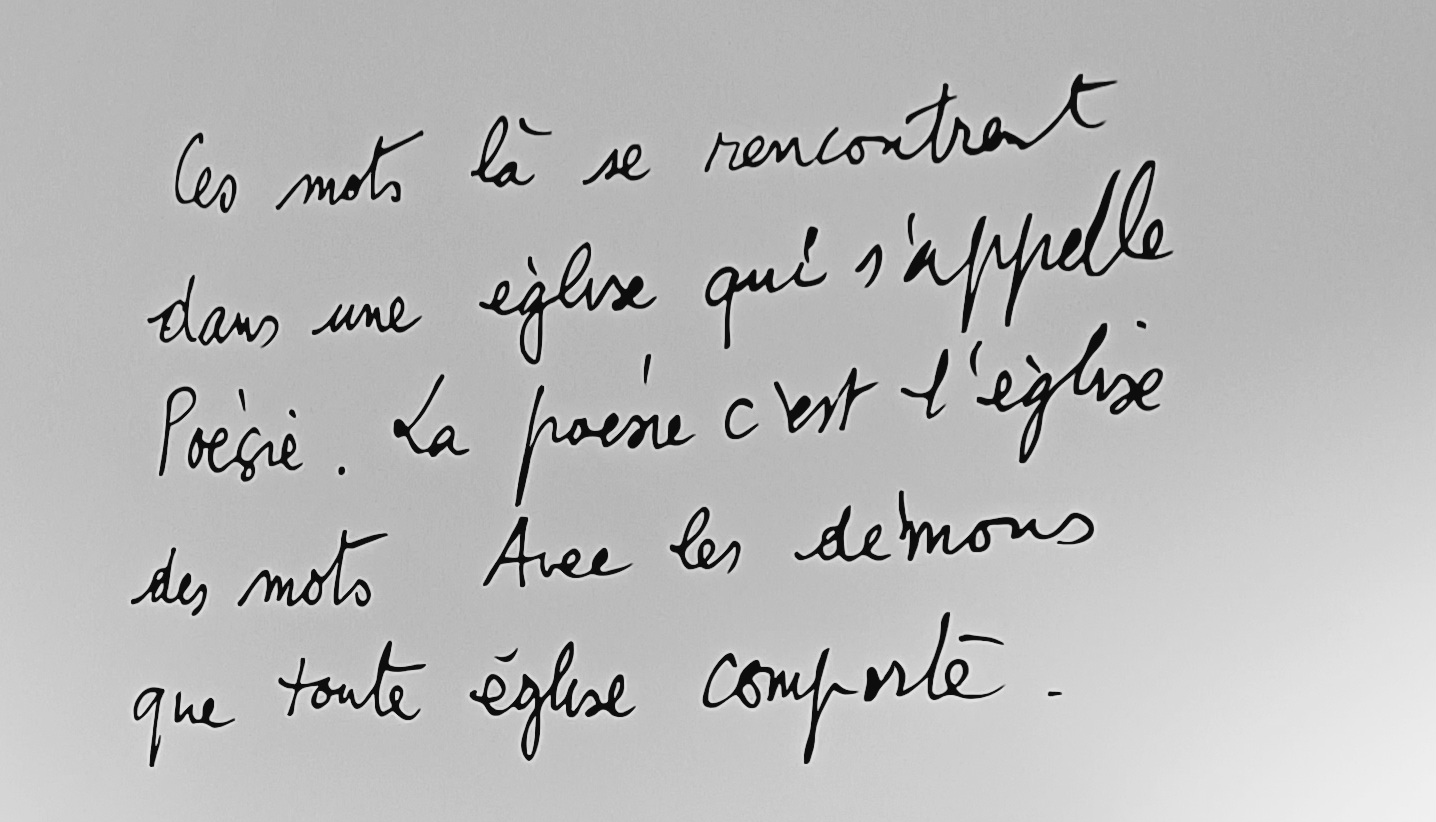 Texto escrito en la pared del hall de la estación de trenes de Toulouse
