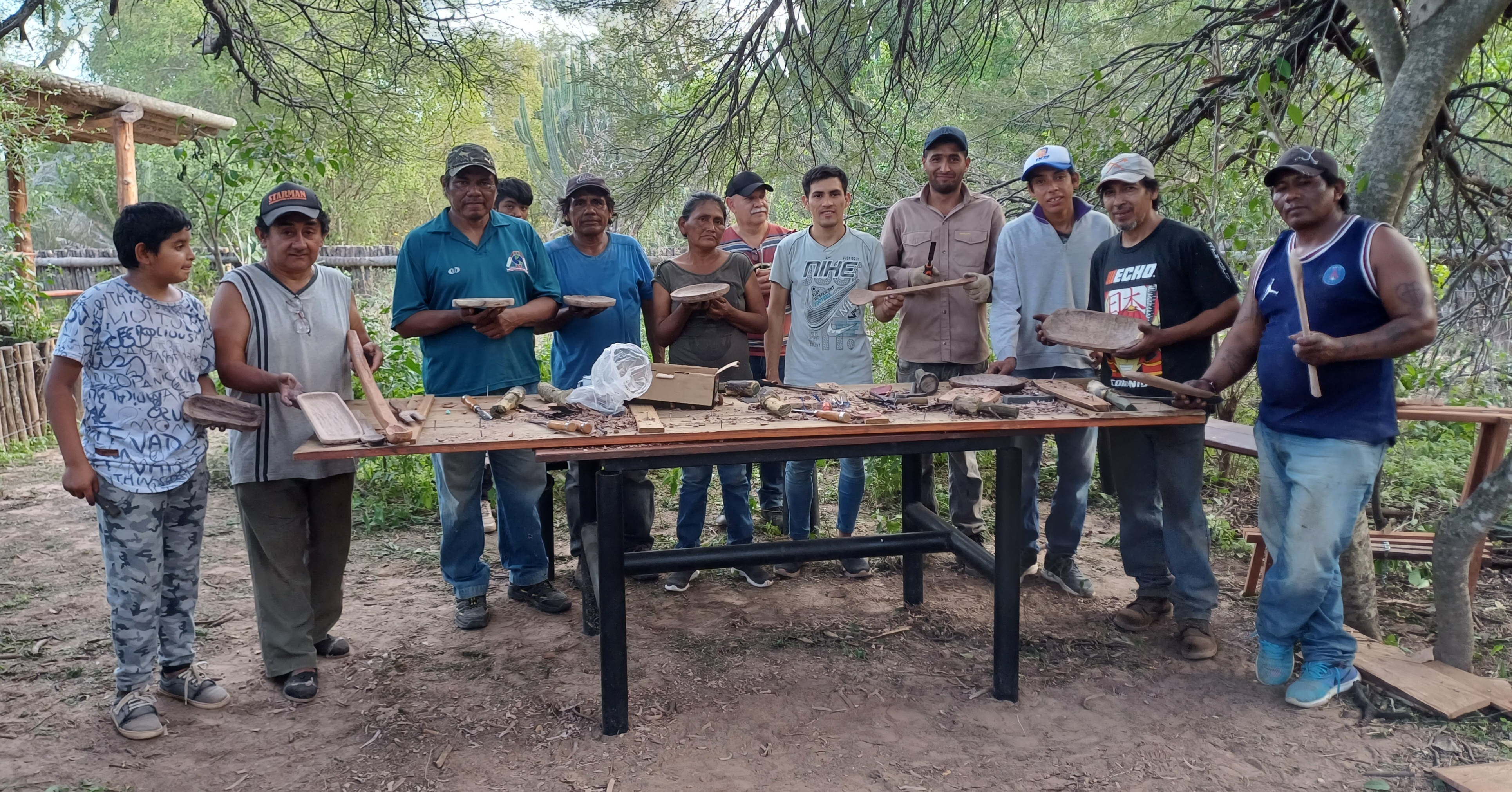 Taller de talla en madera en la Plazoleta de Nueva Población, junio 2024.