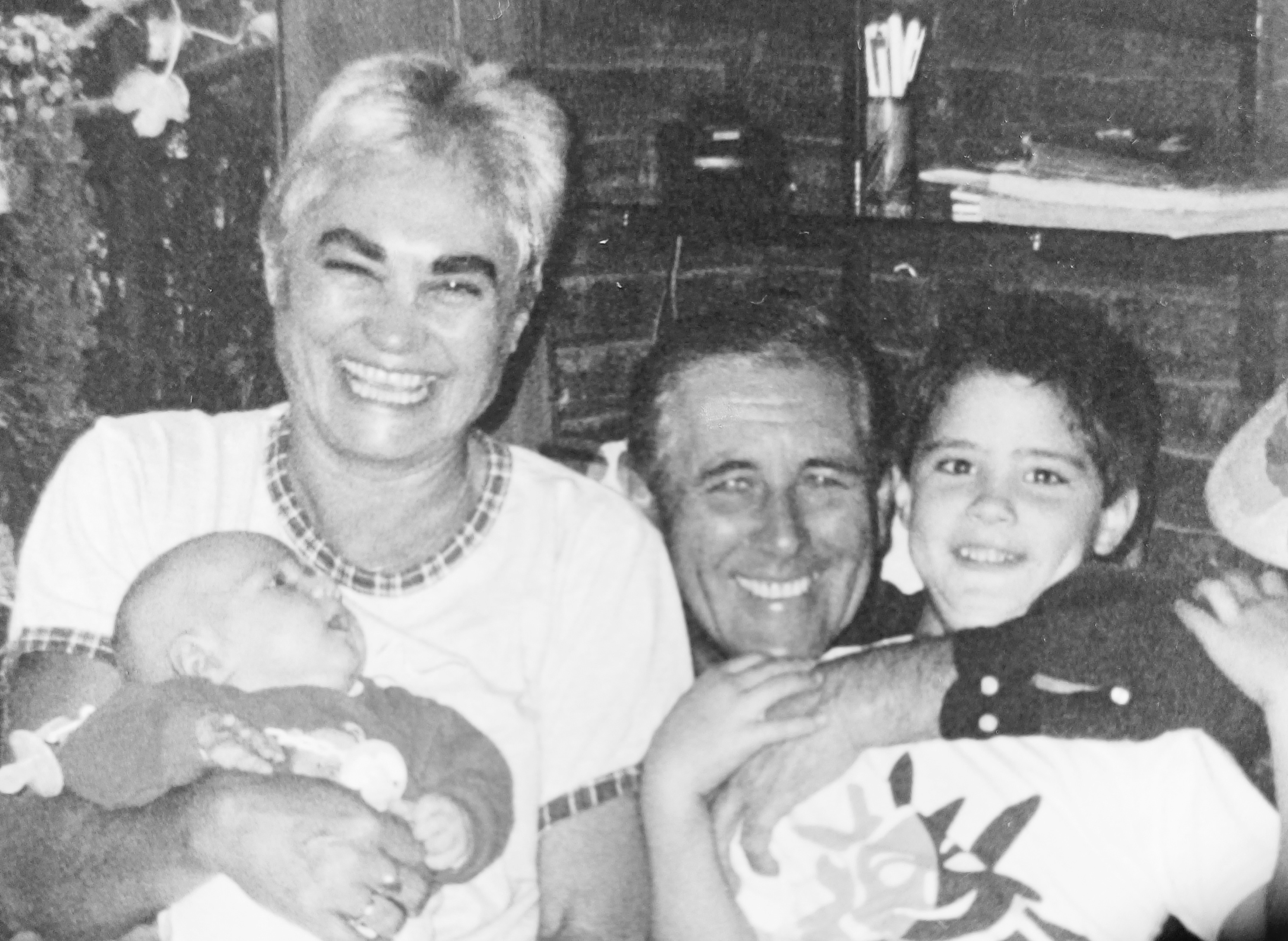 Abu Ani y Abu Carlos con dos de sus nietos.