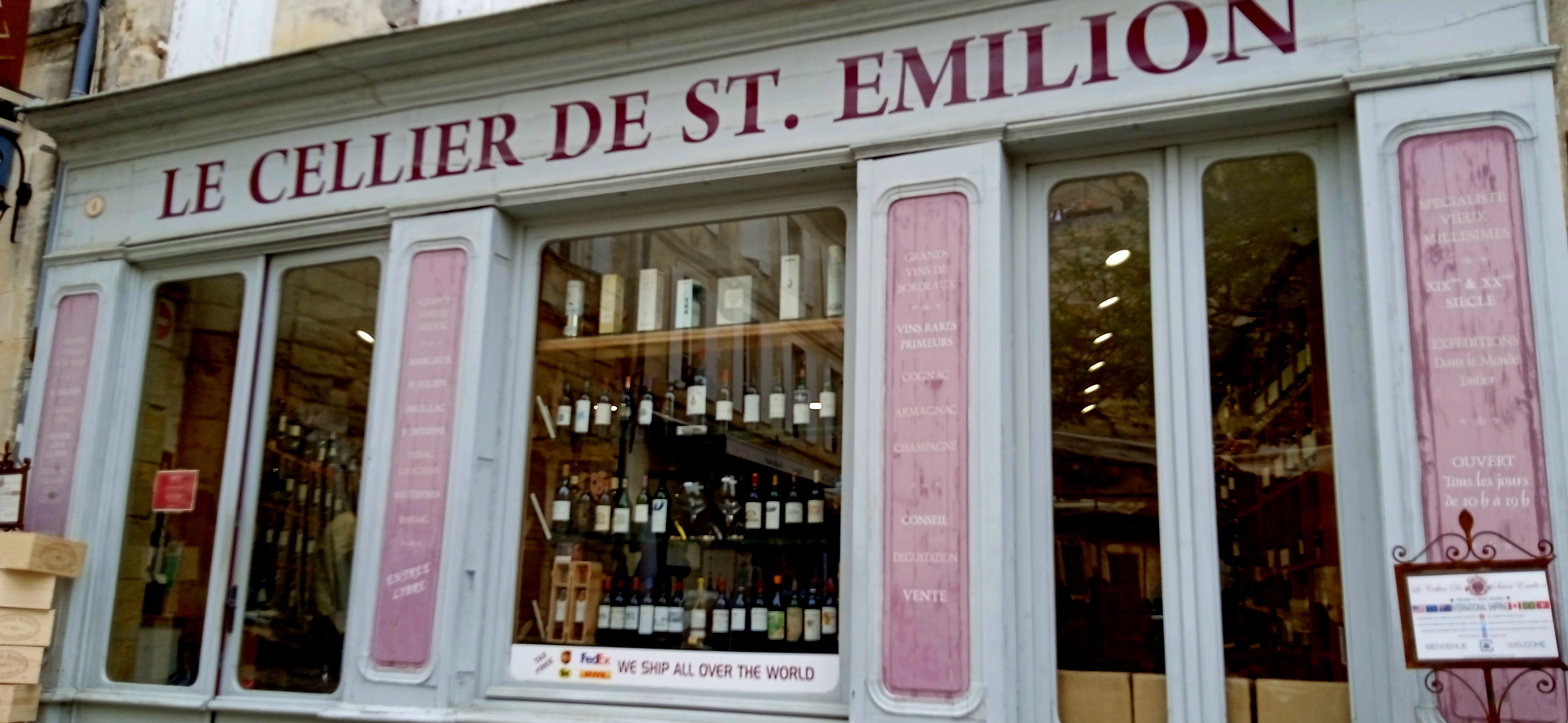 Uno de los tantos negocios de vino que se encuentran en la calle céntrica 