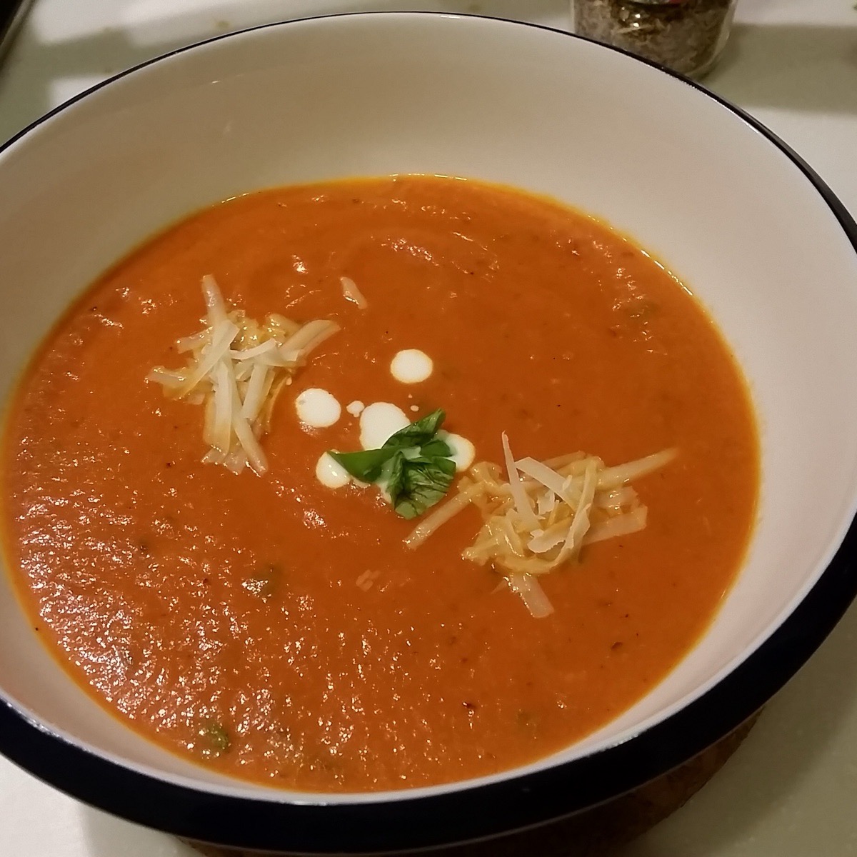شوربة طماطم بومودورو الايطالية