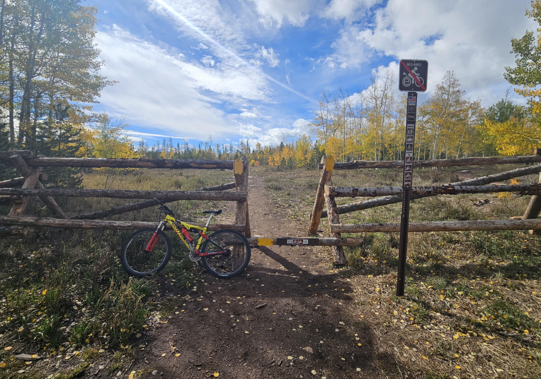 Barreras contra e-bikes en senderos de Breckenridge generan debate por accesibilidad