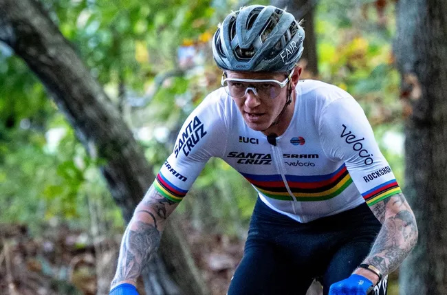 Keegan Swenson revalida su corona en el Mundial de Maratón MTB y deja a David Valero fuera del podio