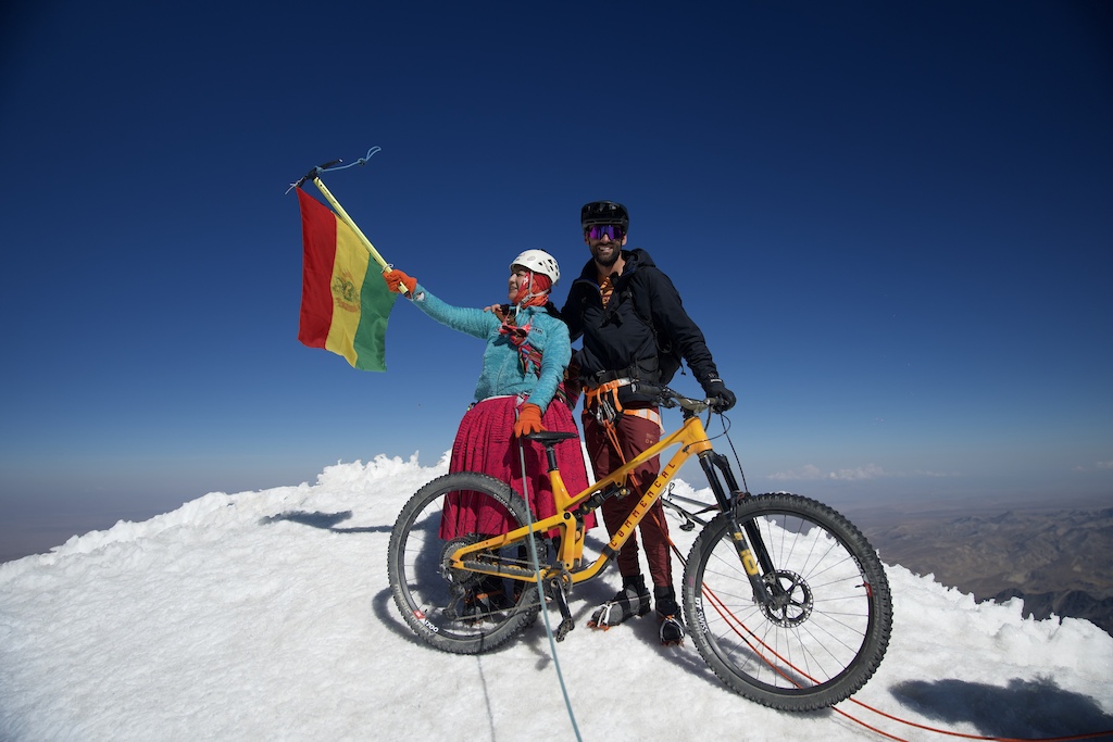 Mirage: Kilian Bron cierra su trilogía descendiendo en bici un glaciar boliviano