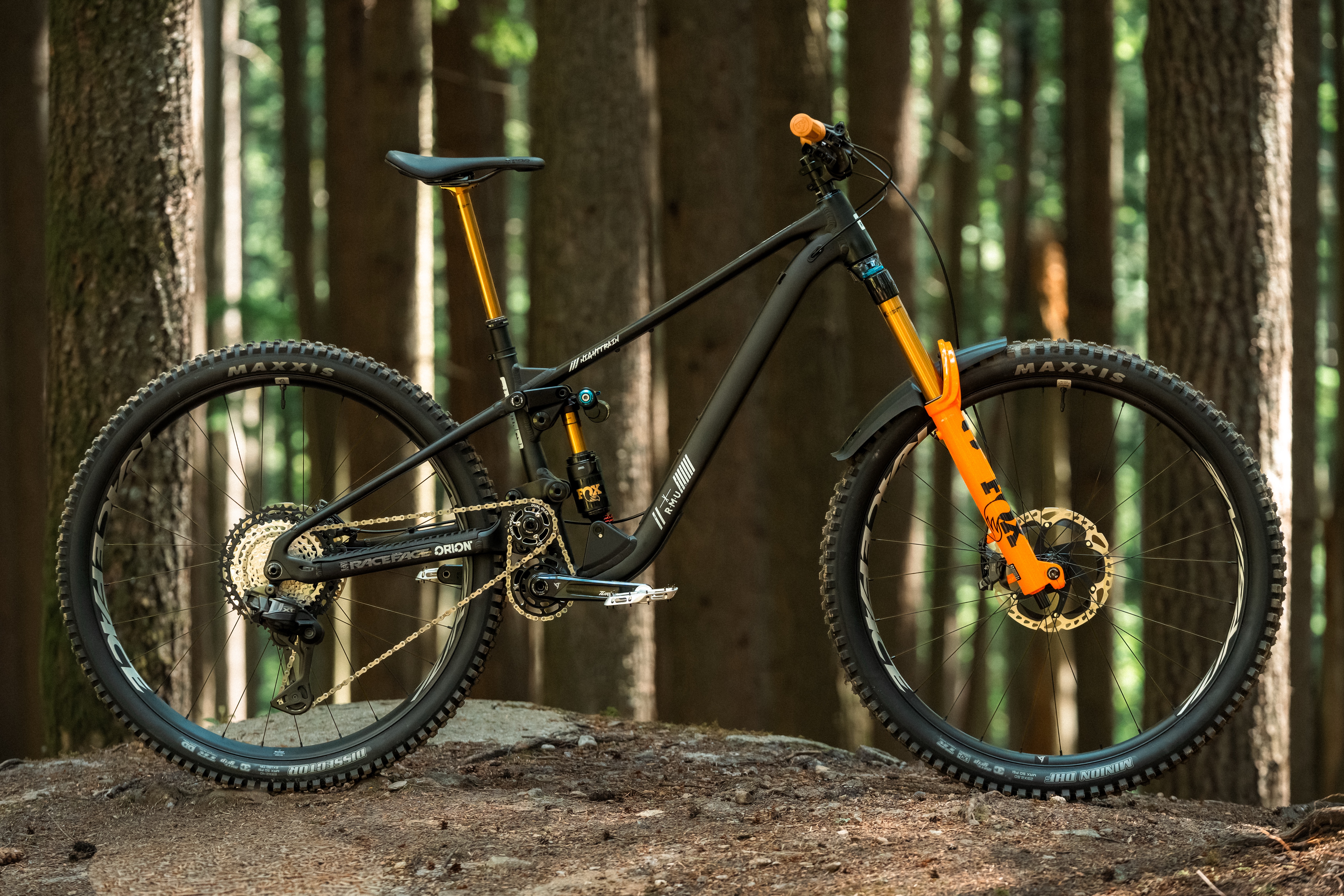 TEST RIDE | RMU Nighttrain: Un misíl de doble cadena, aplomado y sorprendentemente ágil
