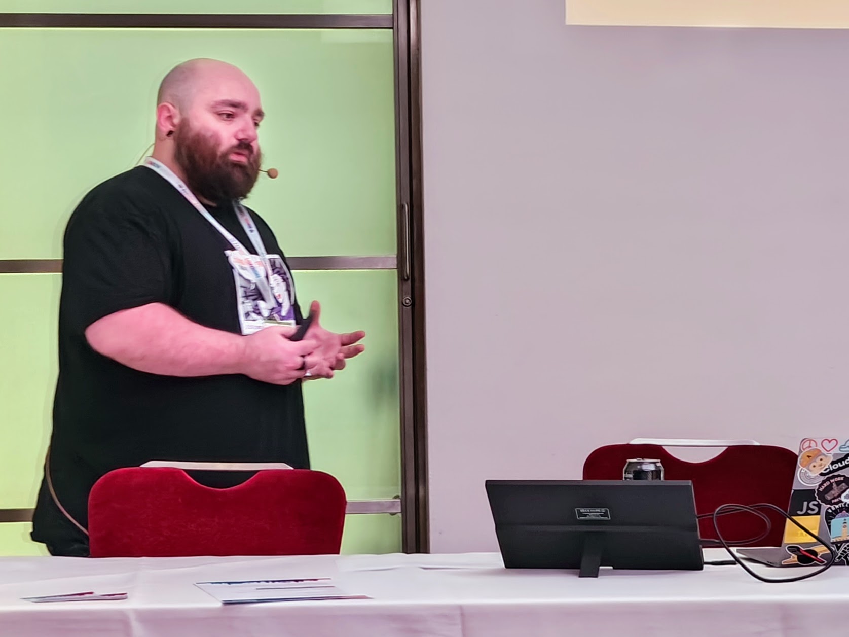 Lee Priest presenting the Advanced Serverless Workshop