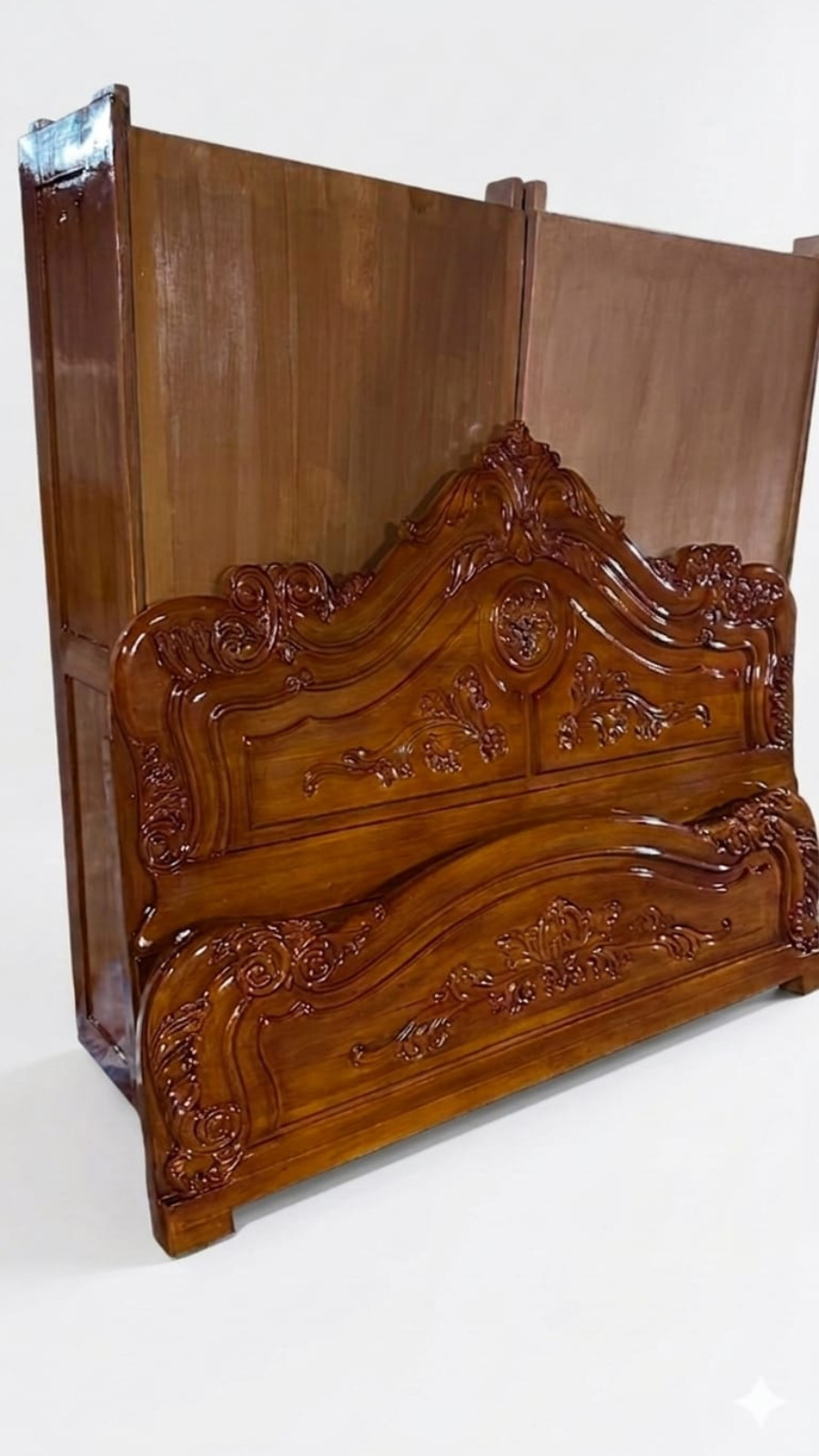 Royal Maharaja Teak Finish Hand-Carved Wooden Cot