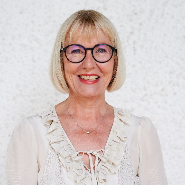 Porträt von Elisabeth Farokhfar