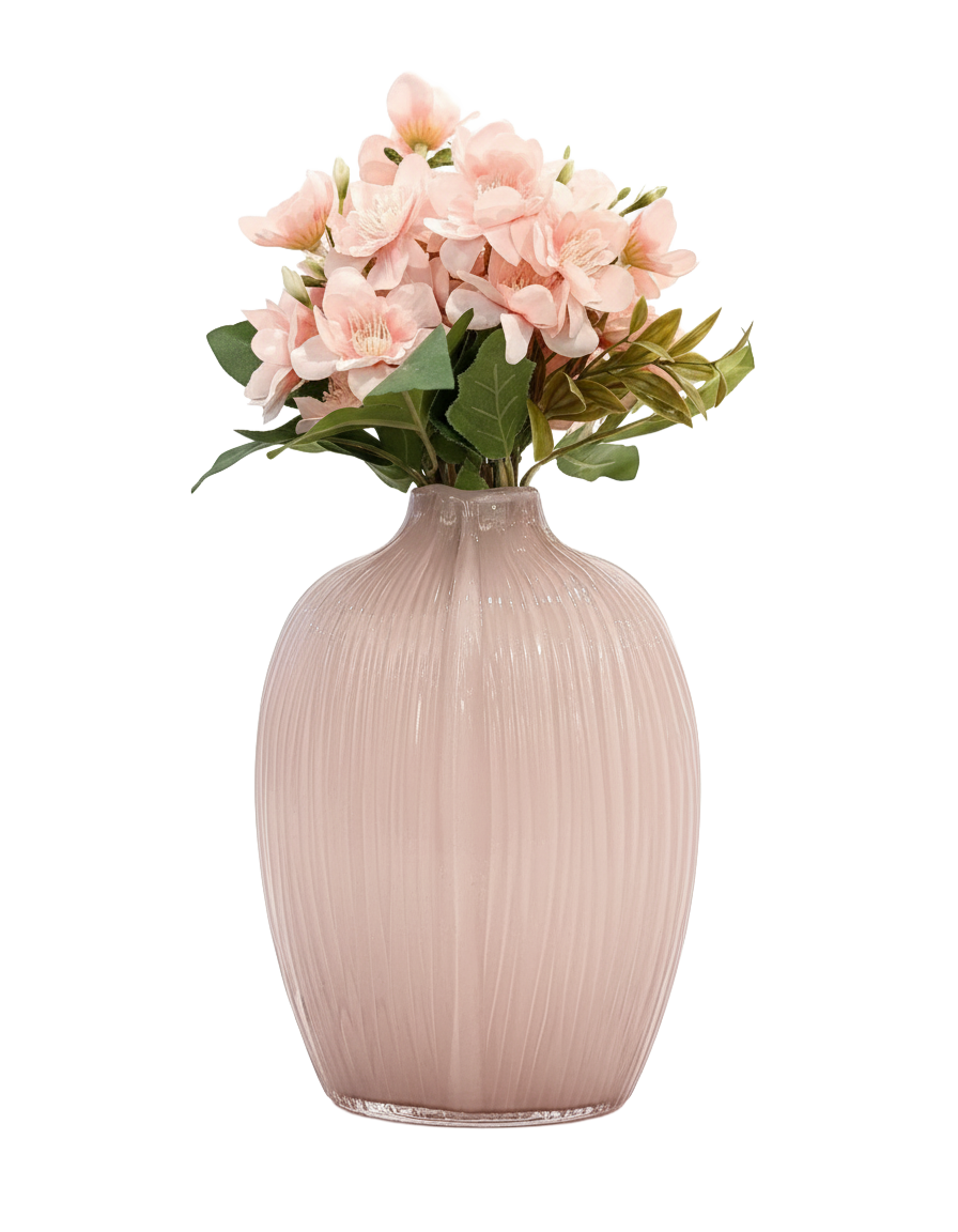 Vase en verre rose avec fleurs artificielles