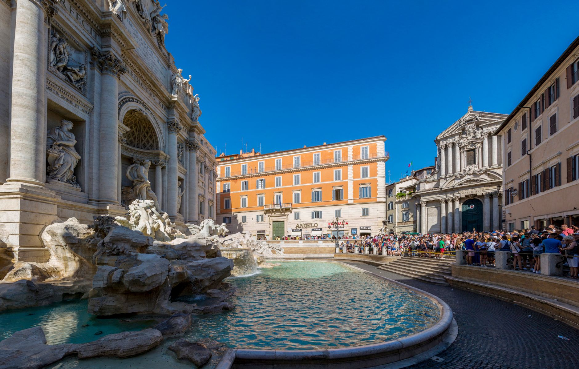 Come muoversi a Roma in estate senza perdere la testa e il portafoglio
