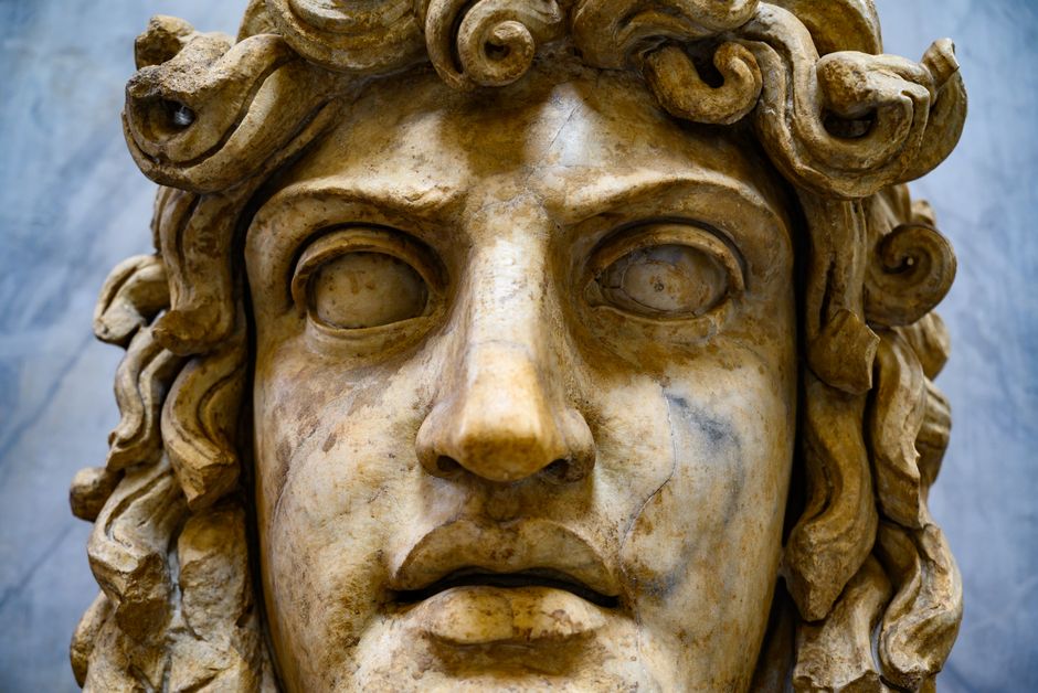Quattro dettagli insoliti da cercare tra i vicoli di Roma