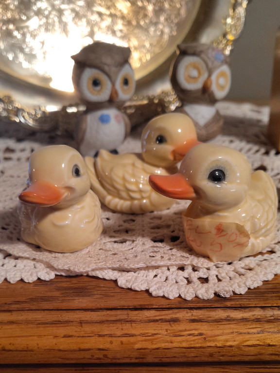 Ceramic duckling figurines by Goebel